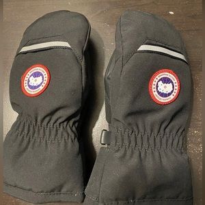 Canada Goose mittens 7.5in